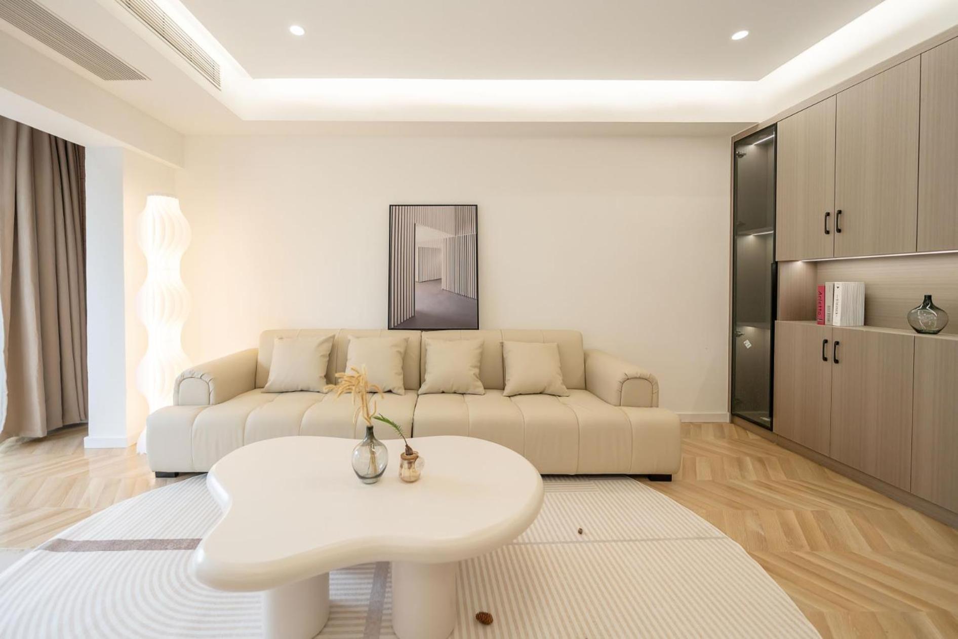 Eastern Hub - People Square Branch New 3 Bedrooms House Shanghai